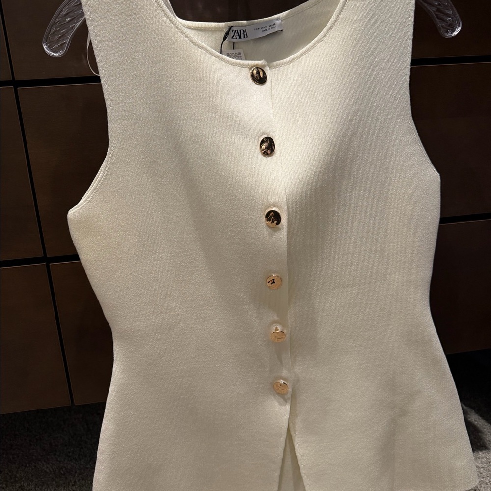 Zara Cream Sleeveless Button-Front Tank